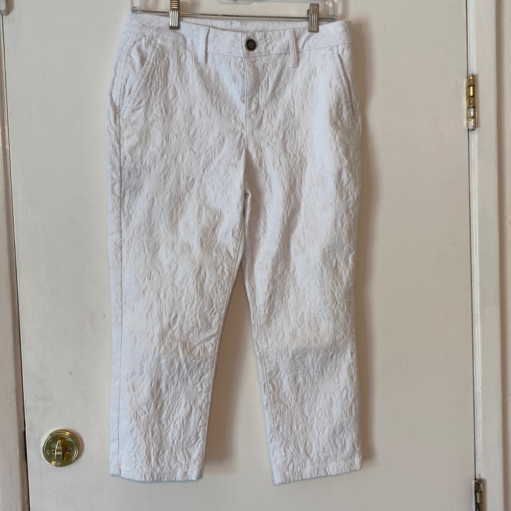 Fun white crop pants from Vera Wang - size 10!